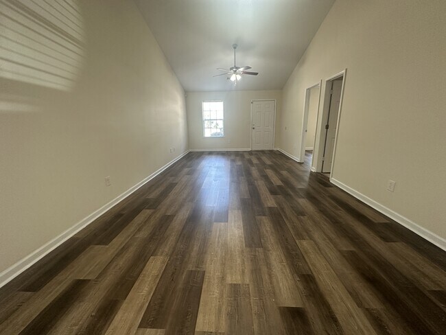 Building Photo - 136 Harvest Ct