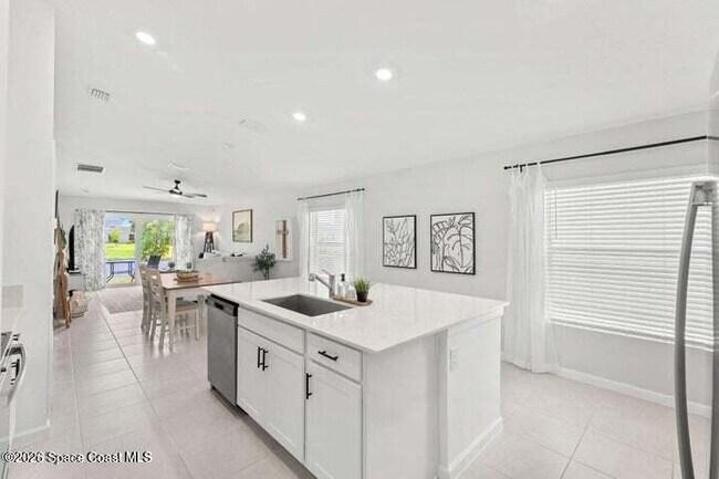 Foto del edificio - 661 Papillon St SW