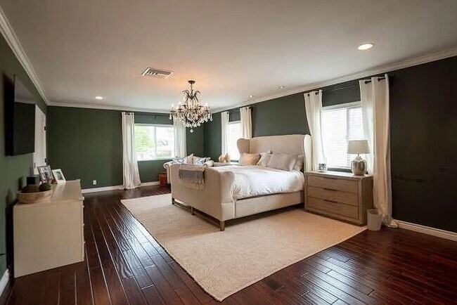 Foto del edificio - 7403 Alverstone Ave