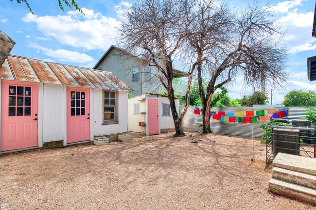 Foto del edificio - 120 Shadrach St