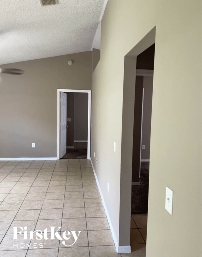 Foto del edificio - 7446 Groveoak Dr