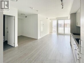 Building Photo - 77 Mutual St