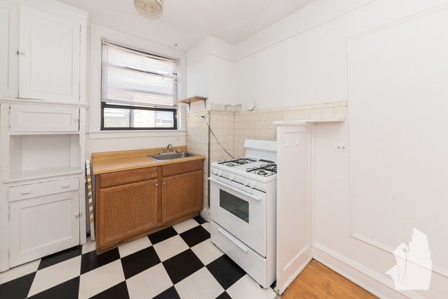 Foto del edificio - 1940 W Wilson Ave