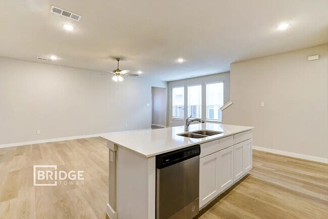 Foto del edificio - 4127 Tobin Dr