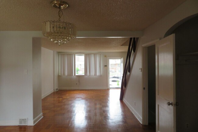 Building Photo - 7217 Brous Ave