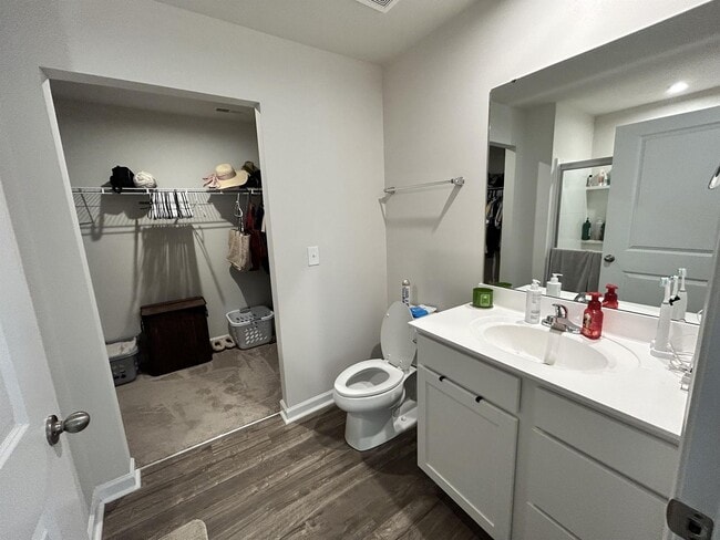 Photo - 132 Queens Mill Ct House