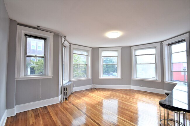 Foto del edificio - 83 Glenville Ave