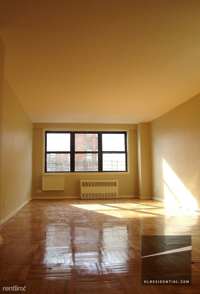Building Photo - 65 E 19th St