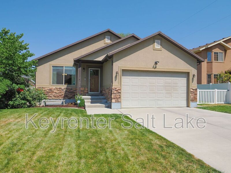 Primary Photo - 1219 E Elgin Ave