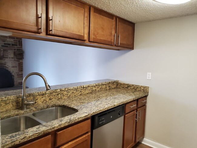 Open kitchen with plenty of counter space - 136 S Penn
