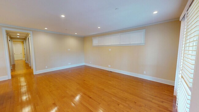 Foto del edificio - 244-248 B Ave