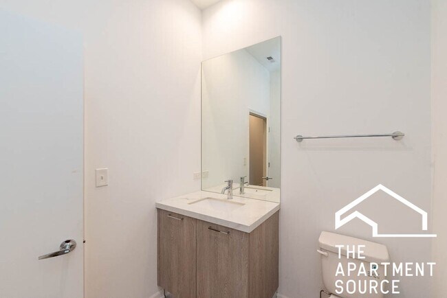 Foto del edificio - South Loop 3 bed 2 bath -- Updated Kitchen, LARGEST Floorplan in the building