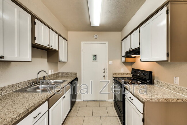 Building Photo - 7113 Edinburg Dr