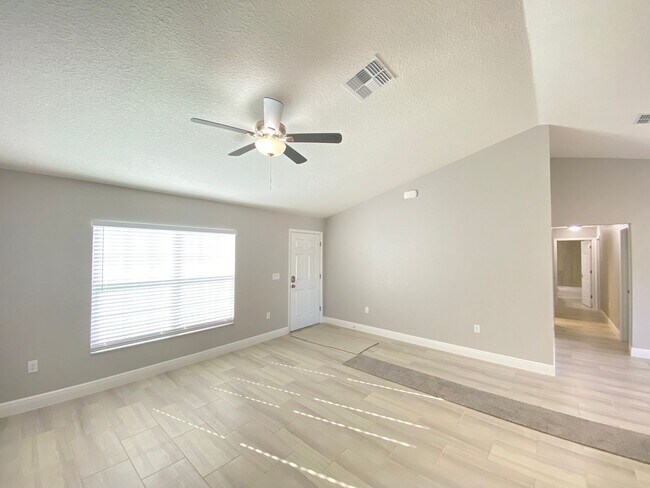 Building Photo - Beautiful  Home Citrus Springs - 4/2/2 Gre...