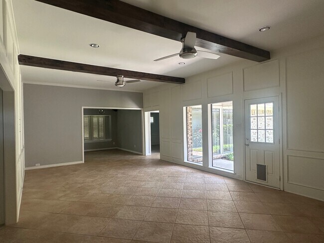 Foto del edificio - 7010 Claybrook Dr