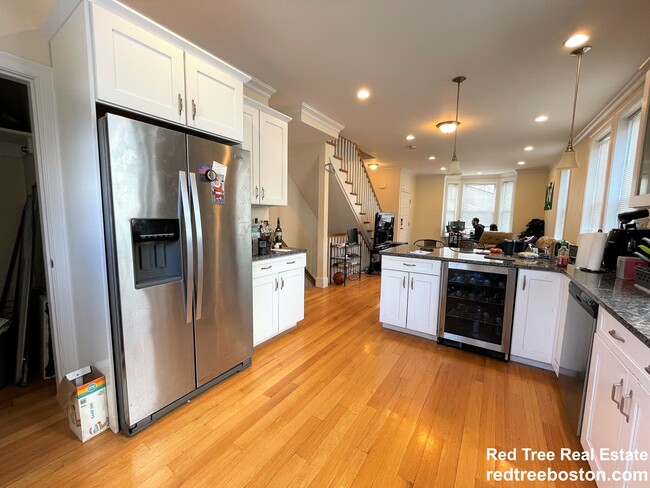 Building Photo - 1 Larose Pl