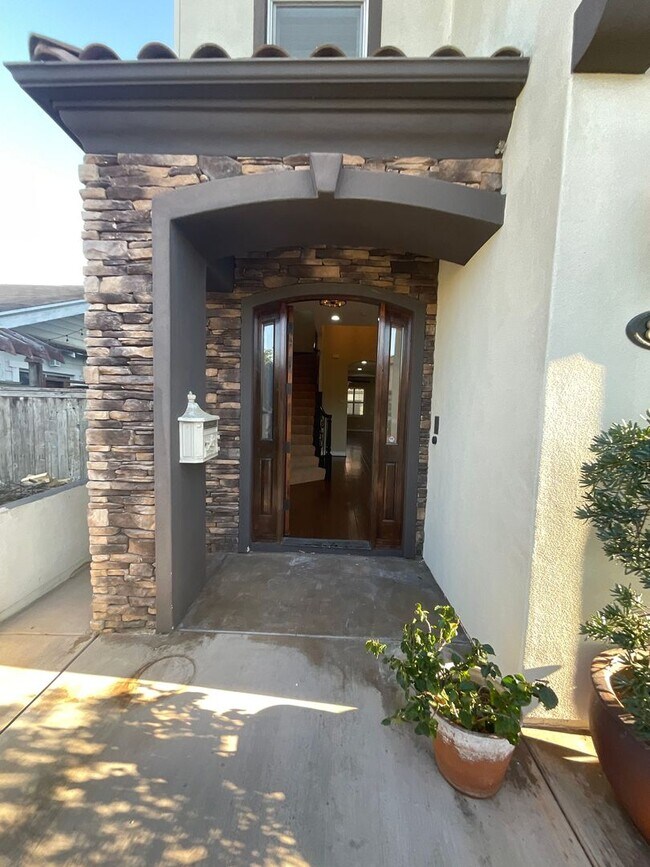 Foto del edificio - 4 Bedroom 4 Bath 3 Story Home,