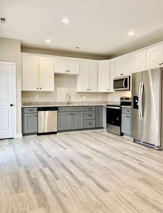 Building Photo - 1145 Maid Marian Ln NE
