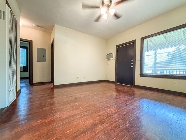 Building Photo - 124 S Krueger Ave