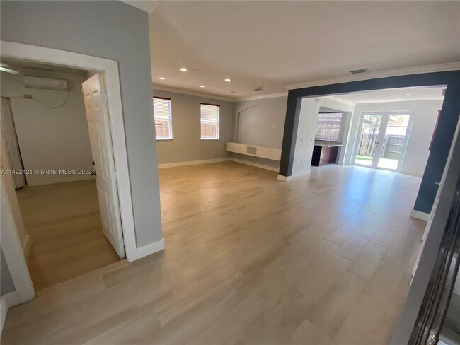 Foto del edificio - 15213 SW 24th St