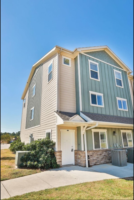 Building Photo - 12603 Telge Rd