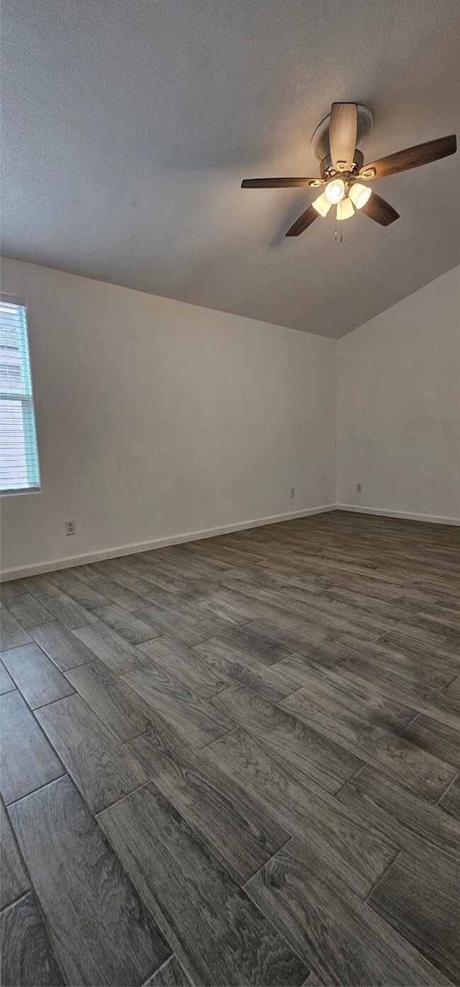 Foto del edificio - 811 Knights Bridge Ln