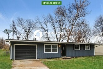 Building Photo - 420 Holiday Dr