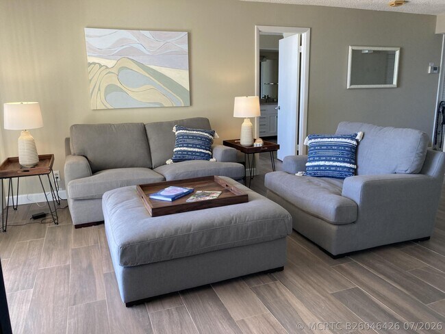 Foto del edificio - 300 Ocean Trail Way