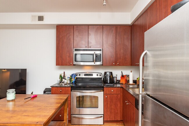 Foto del edificio - 565 W Quincy St