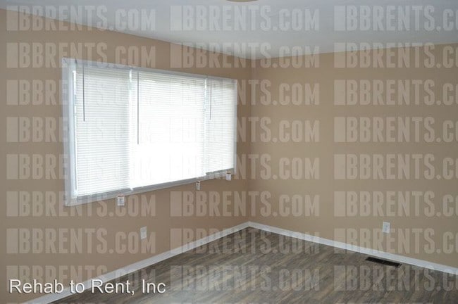 Building Photo - 3 br, 1 bath House - 2040 Roosevelt Avenue