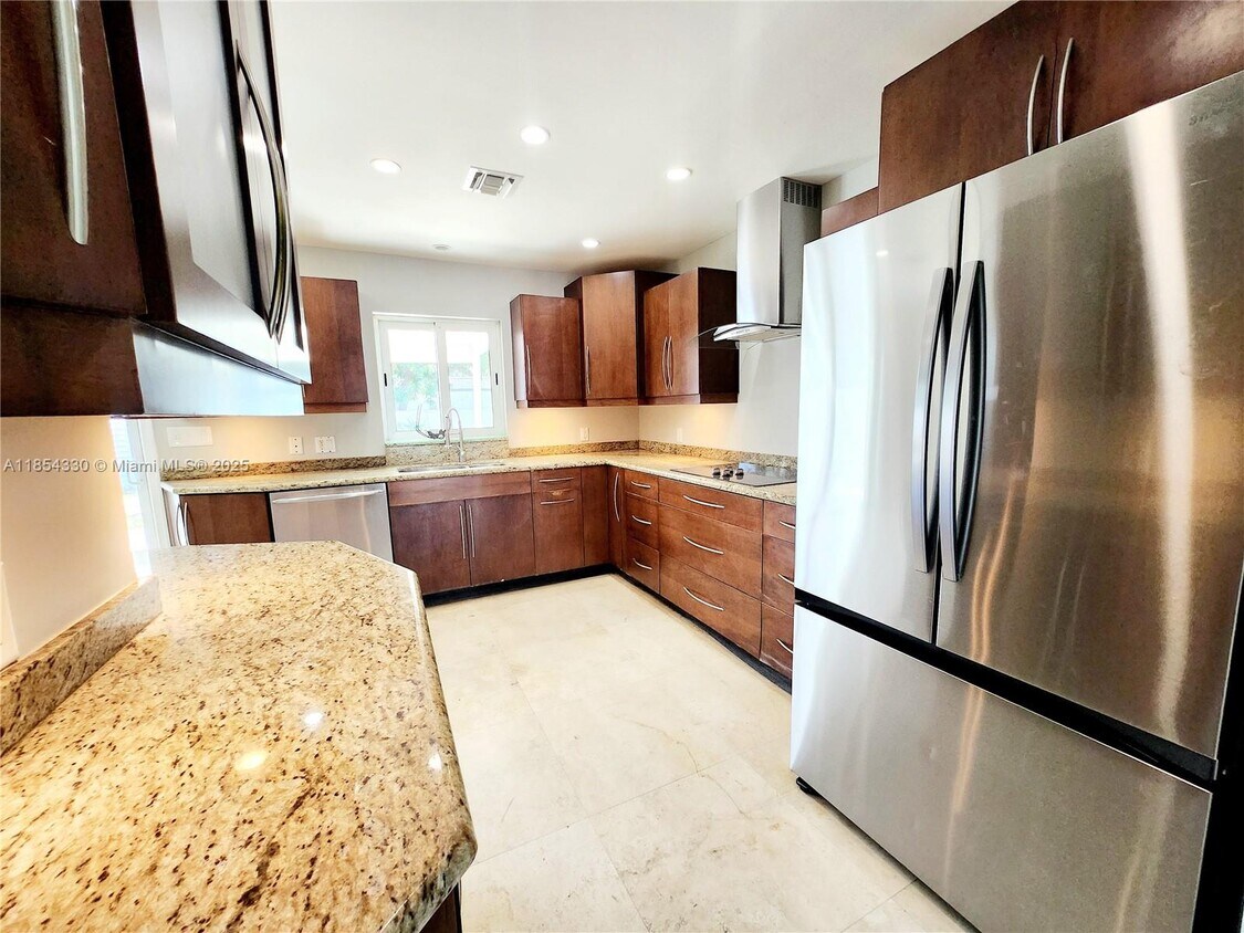 Foto principal - 5364 NW 1st Ave