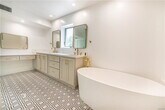 Foto principal - 1516 N Beverly Glen Blvd