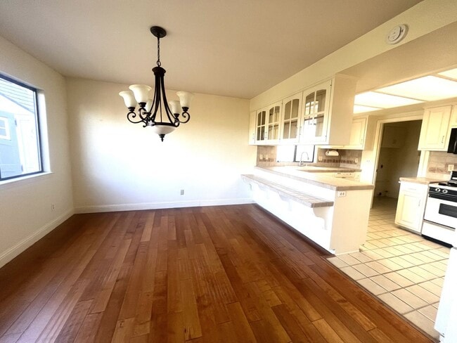 Building Photo - Charming 2-story home in Pismo Beach