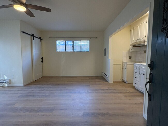 Foto del edificio - Newly Updated Second-Floor Studio in Palo Alto!