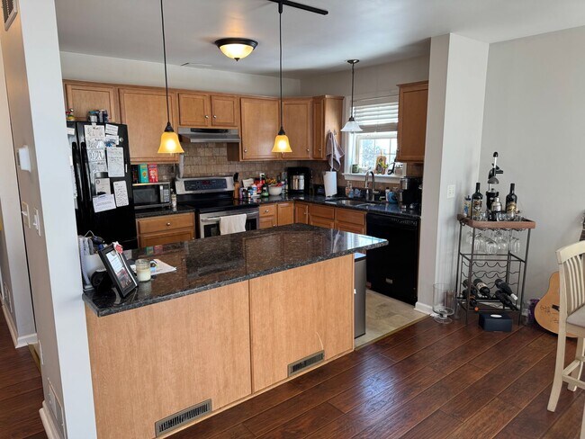 Foto del edificio - Beautiful Three Bedroom Townhouse