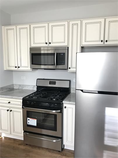 Foto del edificio - 1846 Clarence Ave