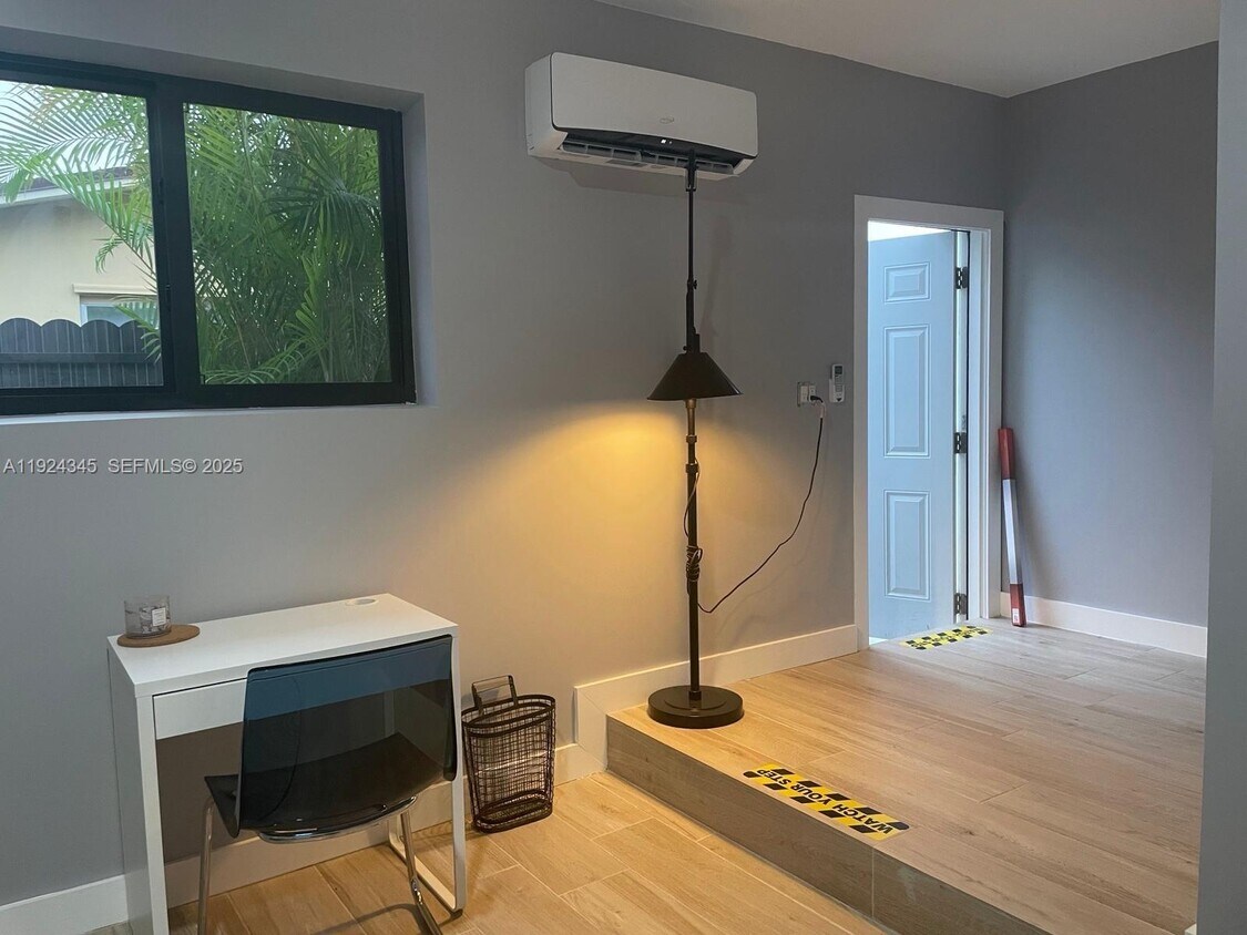 Foto principal - 11401 Taft St