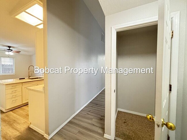 Foto del edificio - 2319 Blue Haven Ln