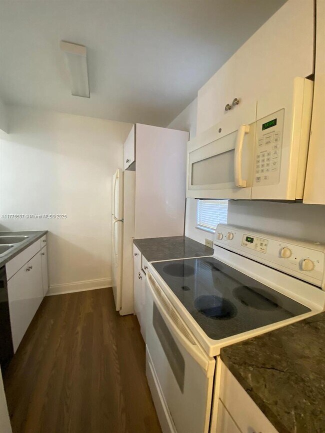 Foto del edificio - 907 Twin Lakes Dr