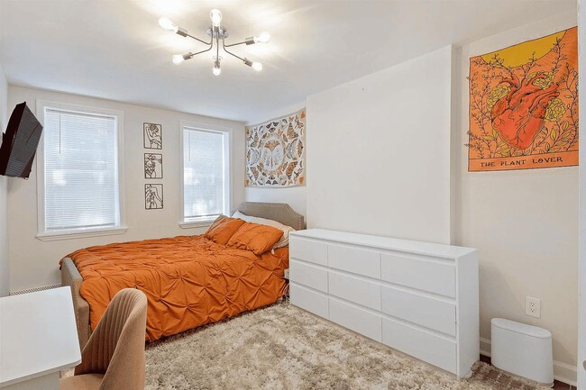 Building Photo - 98 Bright St