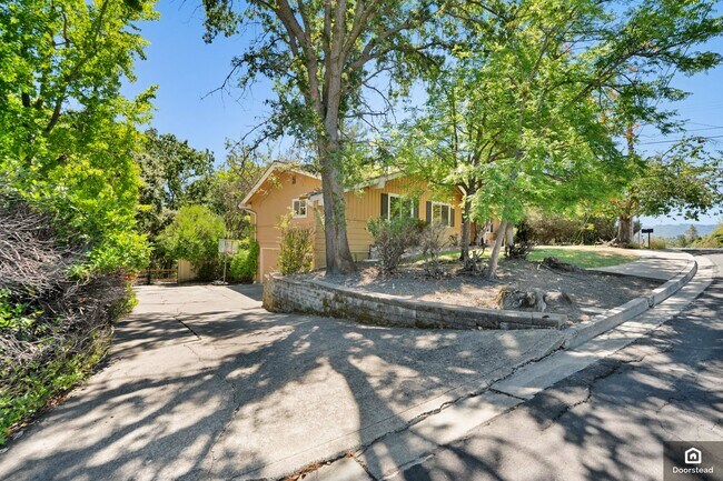 Building Photo - 117 Golden Hill Plz