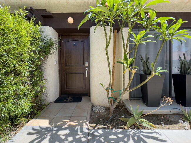 Building Photo - 73415 Shadow Mountain Dr