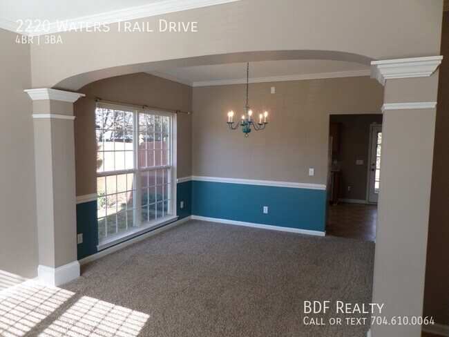 Foto del edificio - Great 4 BR/2.5 BA 2-Story home with 2-car ...