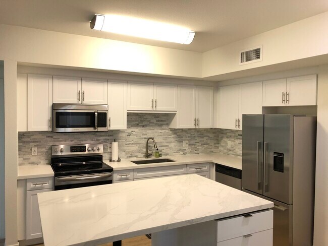Building Photo - 12655 Bluff Creek Dr