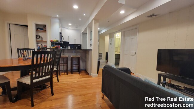 Foto del edificio - 1815 Beacon St