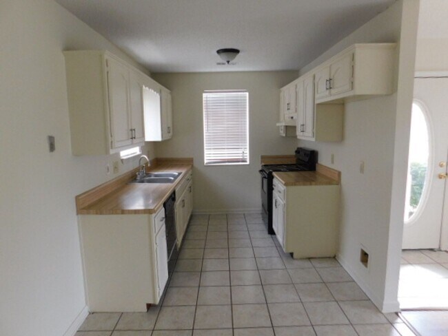 Foto del edificio - 6761 Maury Dr