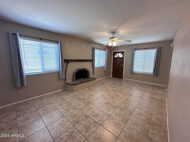 Foto del edificio - 16421 E Ashbrook Dr