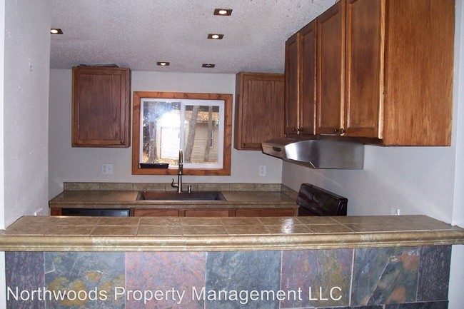 Building Photo - 1614 Birchtree Ln