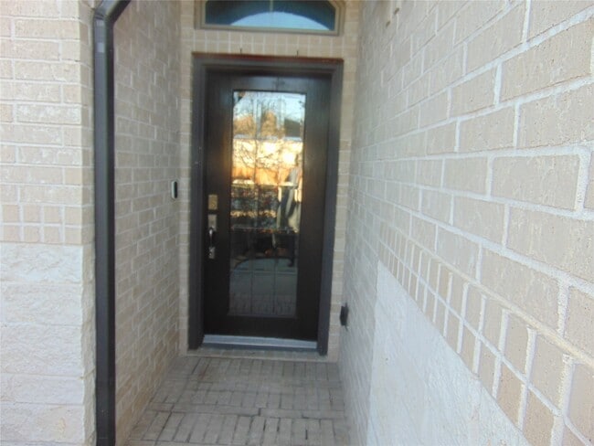 Building Photo - 24978 Tidmor Ln