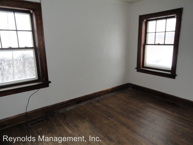 Building Photo - 308 1st St